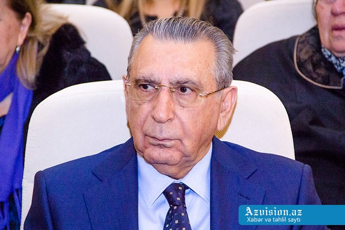 الرئيس إلهام علييف يقدم وسام "حيدر علييف" الى رامز مهدييف 