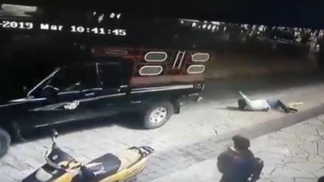 Au Mexique, des agri­cul­teurs en colère attachent le maire à un camion et le traînent dans les rues