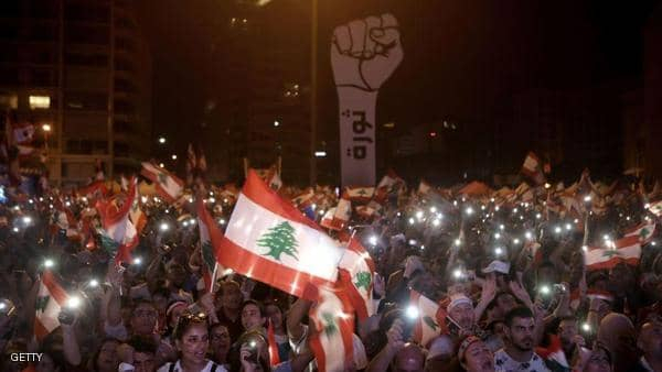 تظاهرات لبنان.. "أحد الإصرار" وسباق من الانهيار