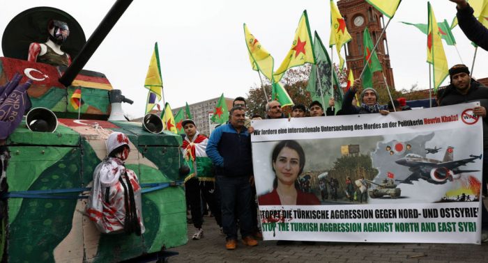 Pro-kurdische Demonstranten protestieren in Berlin gegen türkischen Syrien-Einsatz