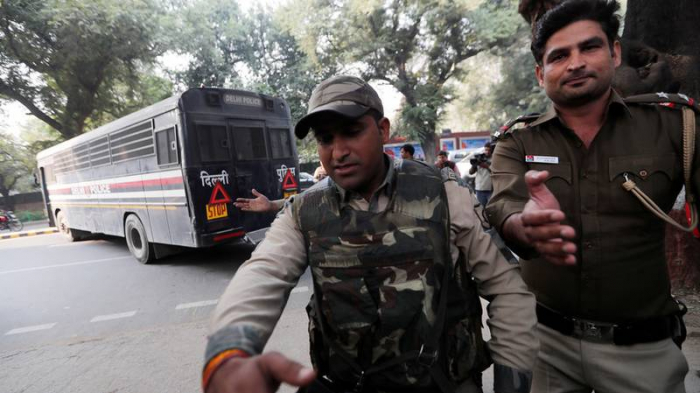   Un violento choque entre abogados y policías deja casi treinta heridos en la India  