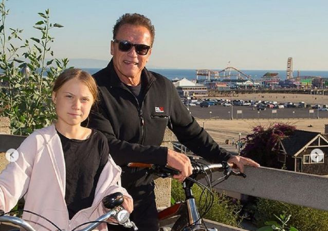   Klima-Aktivistin Greta radelt mit Arnold Schwarzenegger –   Fotos    