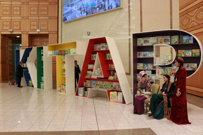   Azerbaiyán presente en la Feria del Libro de Turkmenistán  