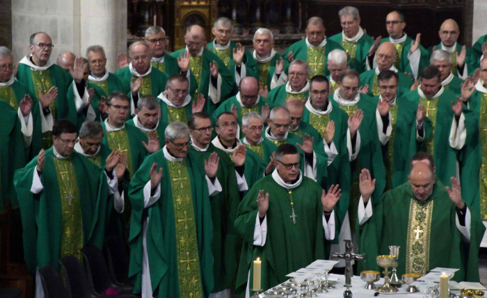 La Iglesia francesa afronta ya 2.800 denuncias de abusos