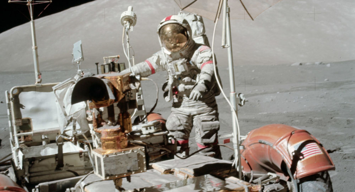 La NASA abre una muestra lunar guardada desde 1972