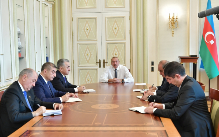  Le président Aliyev reçoit les chefs d’une série d’autorités exécutives 