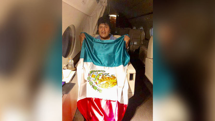  El avión con Evo Morales despega rumbo a México tras una escala en Paraguay 