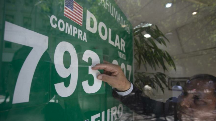 Se deprecia la moneda de Chile por situación caótica en el país