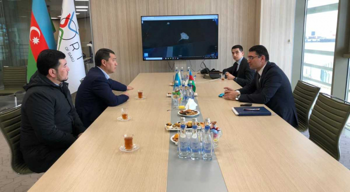   Embajador se reunió con el Director General del Puerto de Bakú  