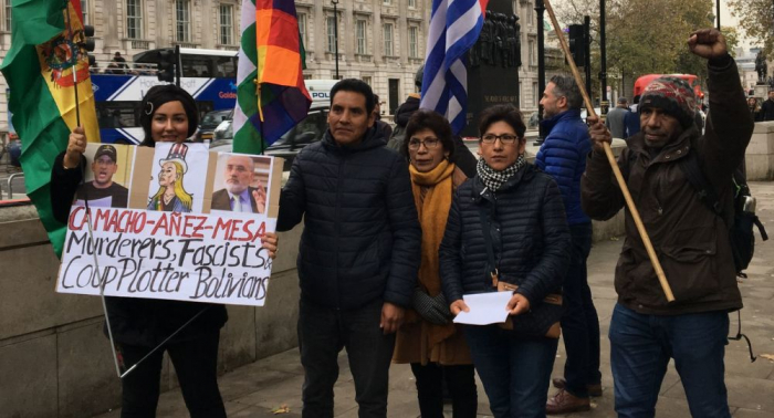 Demandan en Londres la renuncia de Jeanine Áñez