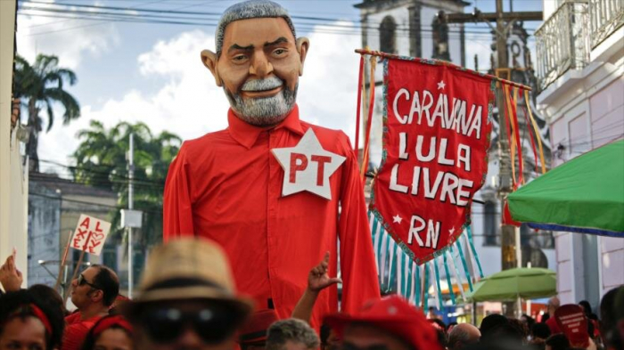 Miles de brasileños apoyan a Lula y celebran su liberación