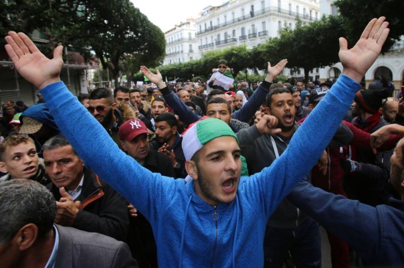   Algérie:   nouvelles protestations contre la présidentielle au 3e jour de campagne
