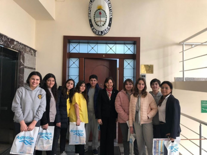   La embajada de Argentina en Azerbaiyán abre sus puertas a los escolares  