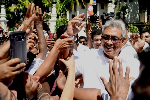 El hermano del nuevo presidente se Sri Lanka toma posesión como primer ministro