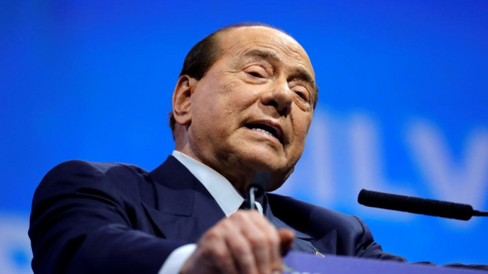 Berlusconi se recupera en Milán de una caída en el congreso del PPE en Zagreb