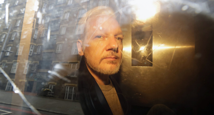 El padre de Assange teme que su hijo pueda morir en prisión