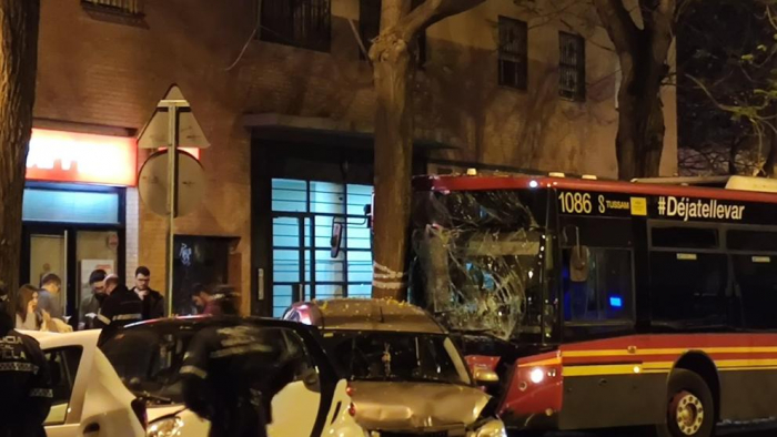   Siete heridos en el accidente de un autobús urbano en Sevilla  