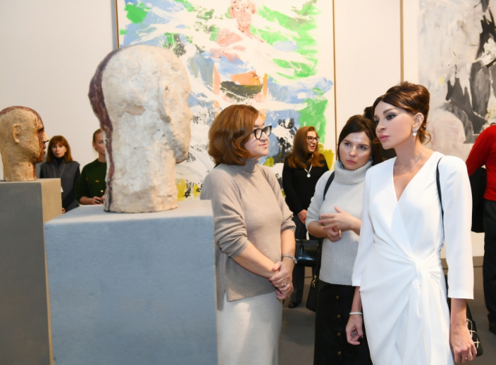  Mehriban Aliyeva a visité la Biennale internationale d