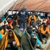   El barco español Aita Mari desembarca en Italia a 78 inmigrantes rescatados en el Mediterráneo central  