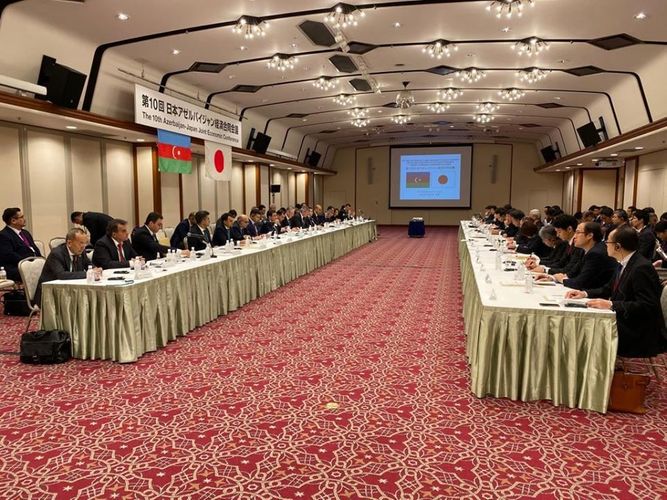  Ferrocarileros azerbaiyanos sostuvieron consultas con los círculos de negocios de Japón 