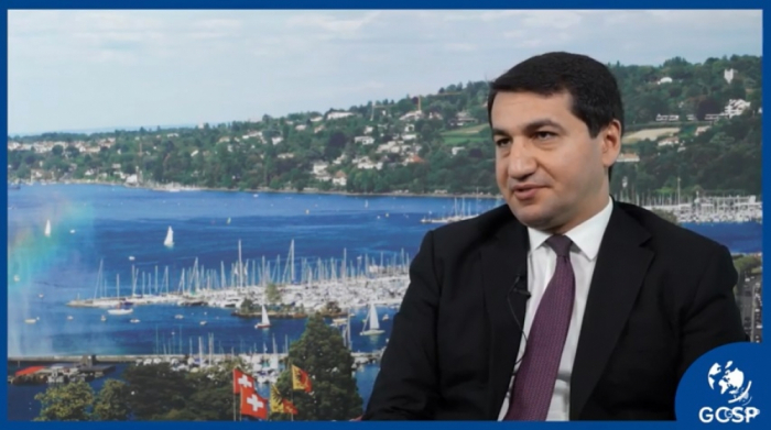  Hikmat Hajiyev concede una entrevista al Centro de Políticas de Seguridad de Ginebra 