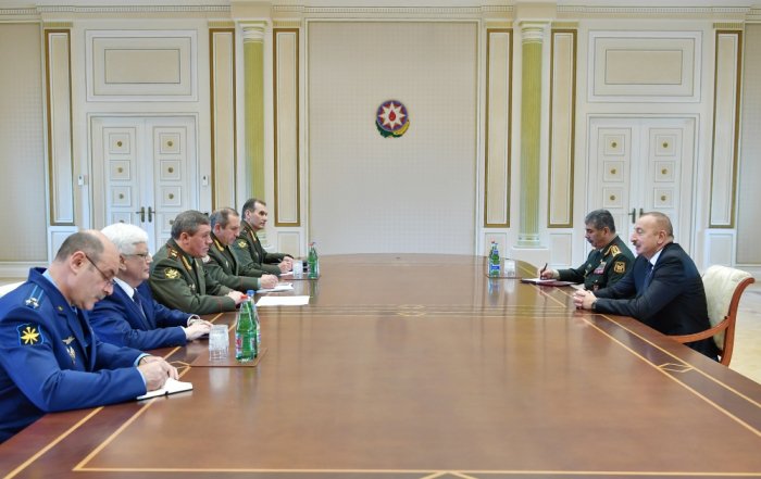  Ilham Aliyev recibe al jefe de Estado Mayor de las Fuerzas Armadas de Rusia 