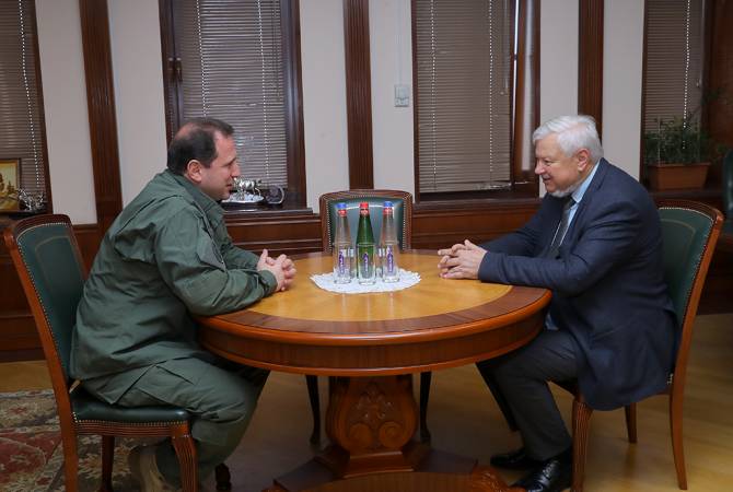   Andrzej Kasprzyk discute du Karabakh avec le ministre arménien de la Défense  