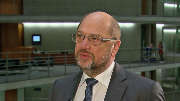 Schulz attackiert Kramp-Karrenbauer