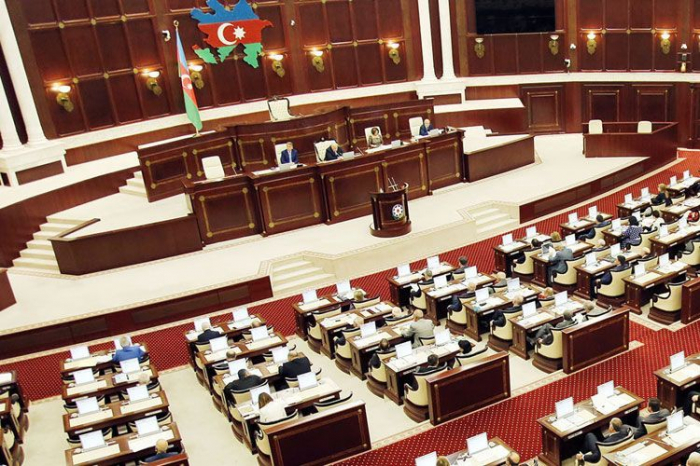   La demande de dissolution du Parlement azerbaïdjanais sera examinée le 2 décembre  