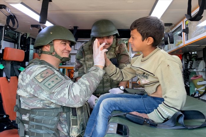 Türkiyəli hərbçilər suriyalılara yardım etdi -    FOTOLAR   