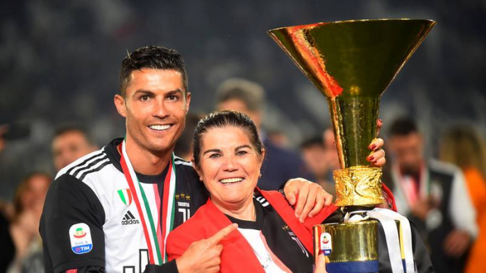 La madre de Cristiano Ronaldo se queja de "la mafia" que impide a su hijo ganar más premios individuales