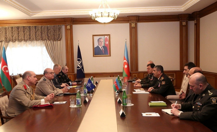   Le ministre azerbaïdjanais de la défense rencontre le président du Comité militaire de l’OTAN  
