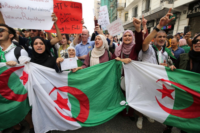 Manifestation de masse en Algérie pour demander des réformes