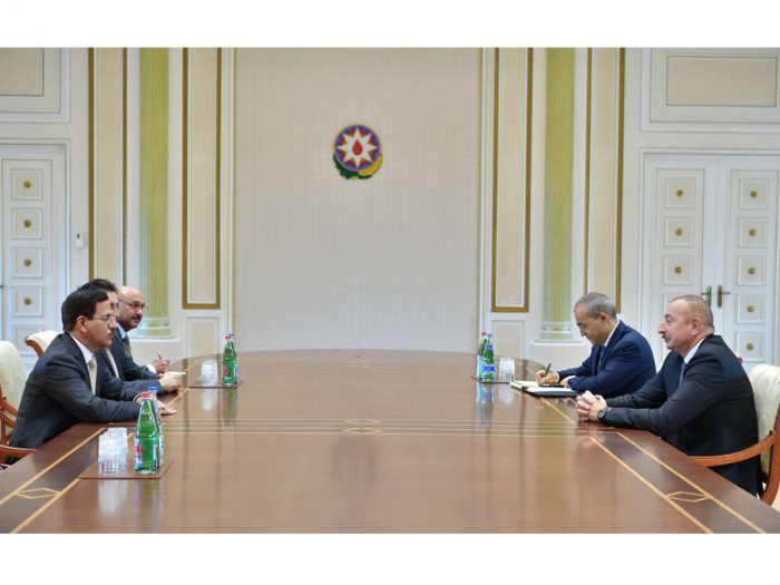   President Ilham Aliyev receives delegation led by UAE minister of economy  