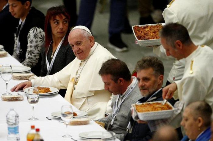 Le pape a déjeuné avec 1500 pauvres au Vatican