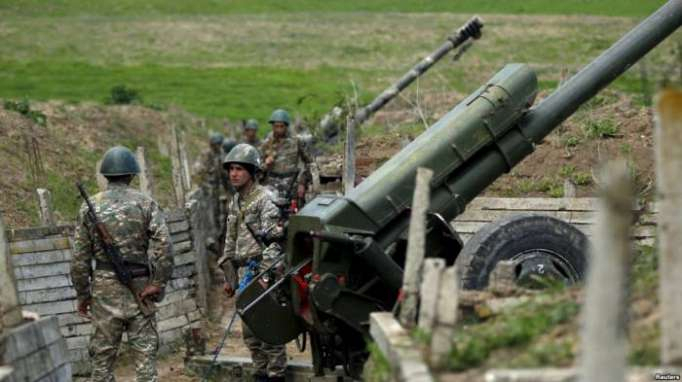  In Karabach führen Armenier Militärübungen durch 