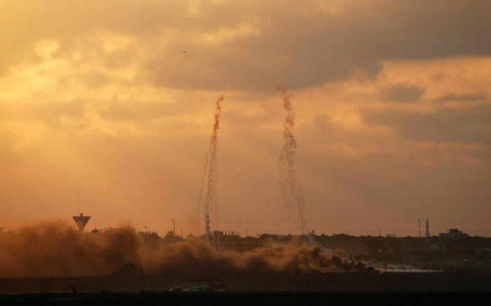 Deux roquettes tirées de Gaza vers Israël, qui réplique