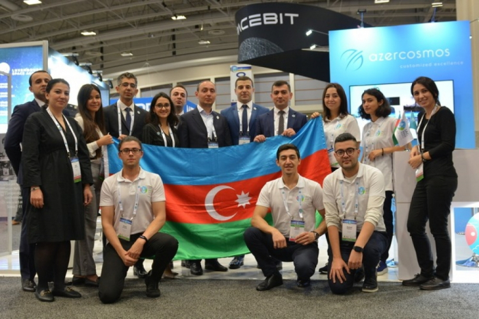   Estudiante de la Escuela Superior de Petróleo de Bakú participa en el Congreso Internacional de Astronáutica  