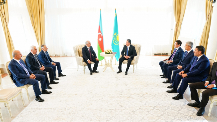   Azerbaiyán y Kazajstán establecen una línea de telecomunicaciones digitales entre Europa y Asia  