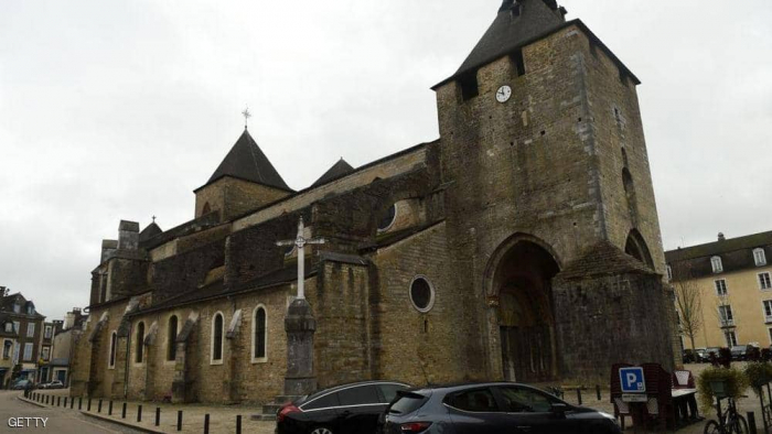اقتحام كاتدرائية فرنسية "تاريخية".. وسرقة كنوز ثمينة