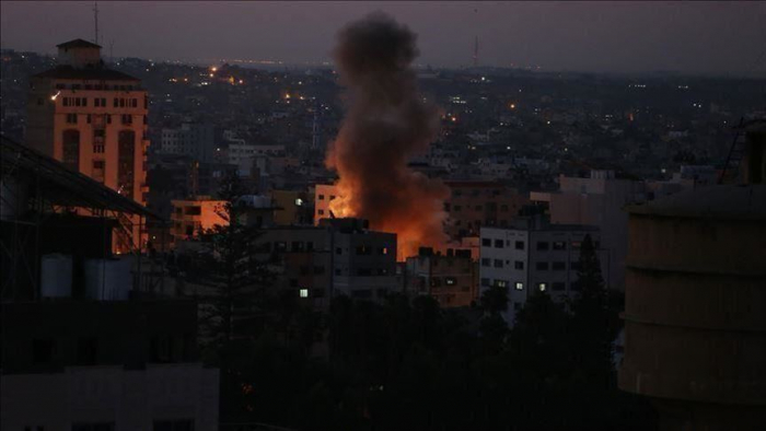 Gaza:  un avion de chasse israélien bombarde une position du Hamas