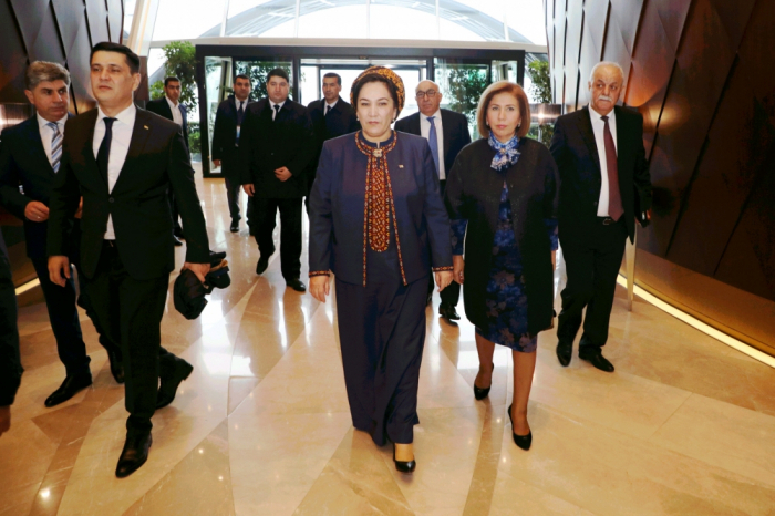   رئيسة برلمان تركمانستان تصل إلى أذربيجان  