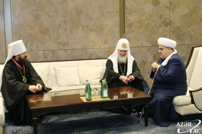   Sheikh ul-Islam Allahshukur Pashazade se reunió con el patriarca Cirilo l de Moscú y de toda Rusia  