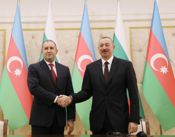   رئيس بلغاريا يهنئ إلهام علييف  