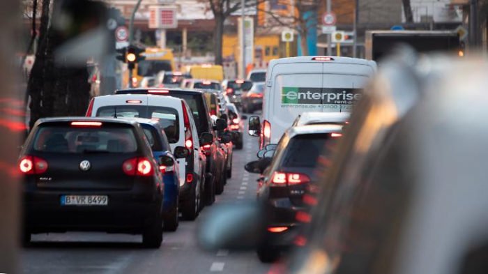 Autobestand steigt - auch in Großstädten