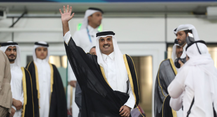 أمير قطر يفاجئ الجميع خلال مباراة "الهلال" السعودي
