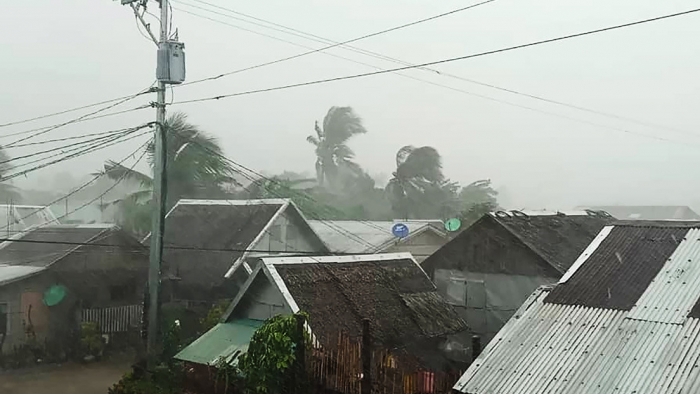 La llegada a Filipinas del tifón Tisoy causa la evacuación de más de 200.000 personas