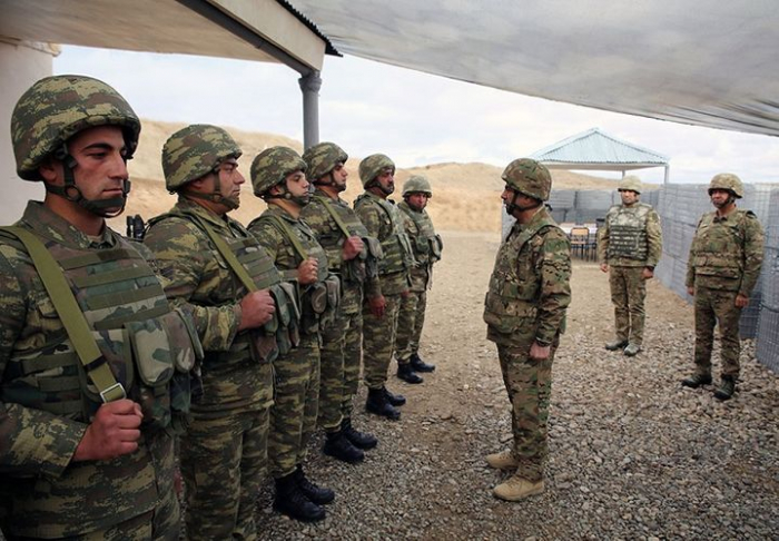   Ministro de Defensa de Azerbaiyán visita unidades militares en la línea de contacto  