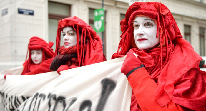     Wien:   Klimaschützer protestieren vor OPEC  