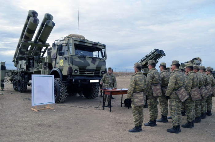   Kadetten der Aserbaidschanischen Militärakademie beginnen mit dem Feldtraining -   VIDEO    